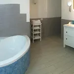 Sweethometoledo Apartament *
