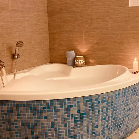 Sweethometoledo Apartment *