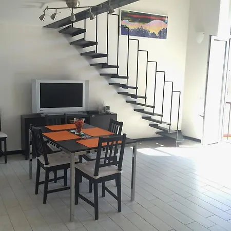 Sweethometoledo Apartment *