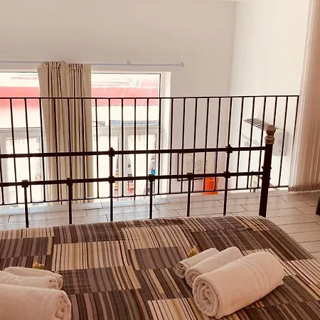 Sweethometoledo Apartment *