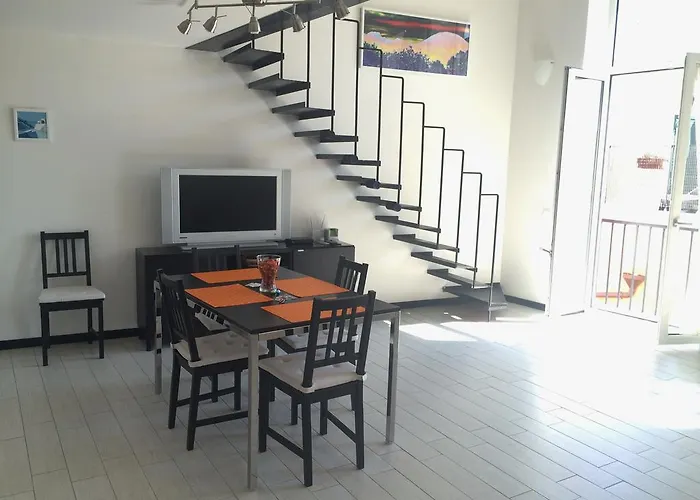 Sweethometoledo Apartment *