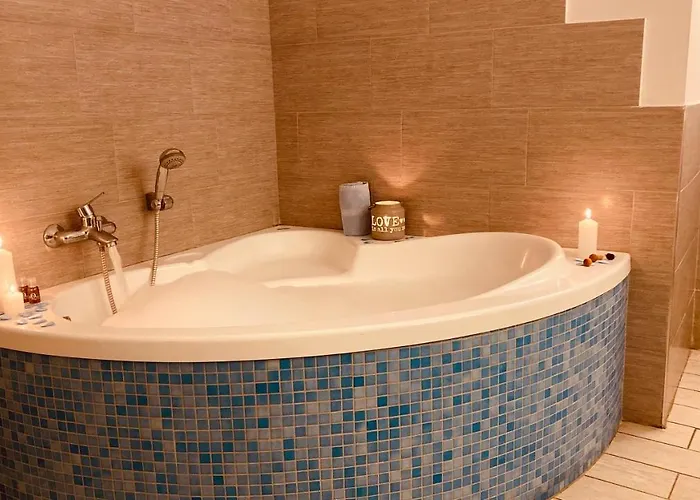 Sweethometoledo Apartment *